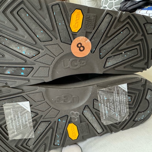 New UGG waterproof lamb skin boot size 8 - Picture 2 of 4